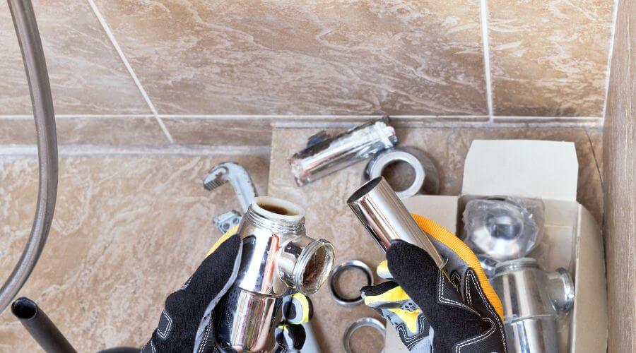 Professional gutter cleaning in Los Ebanos, TX